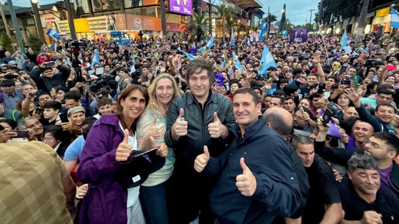 Milei lideró una caravana en Córdoba y pidió no ir hacia "la esclavitud populista del kirchnerismo"